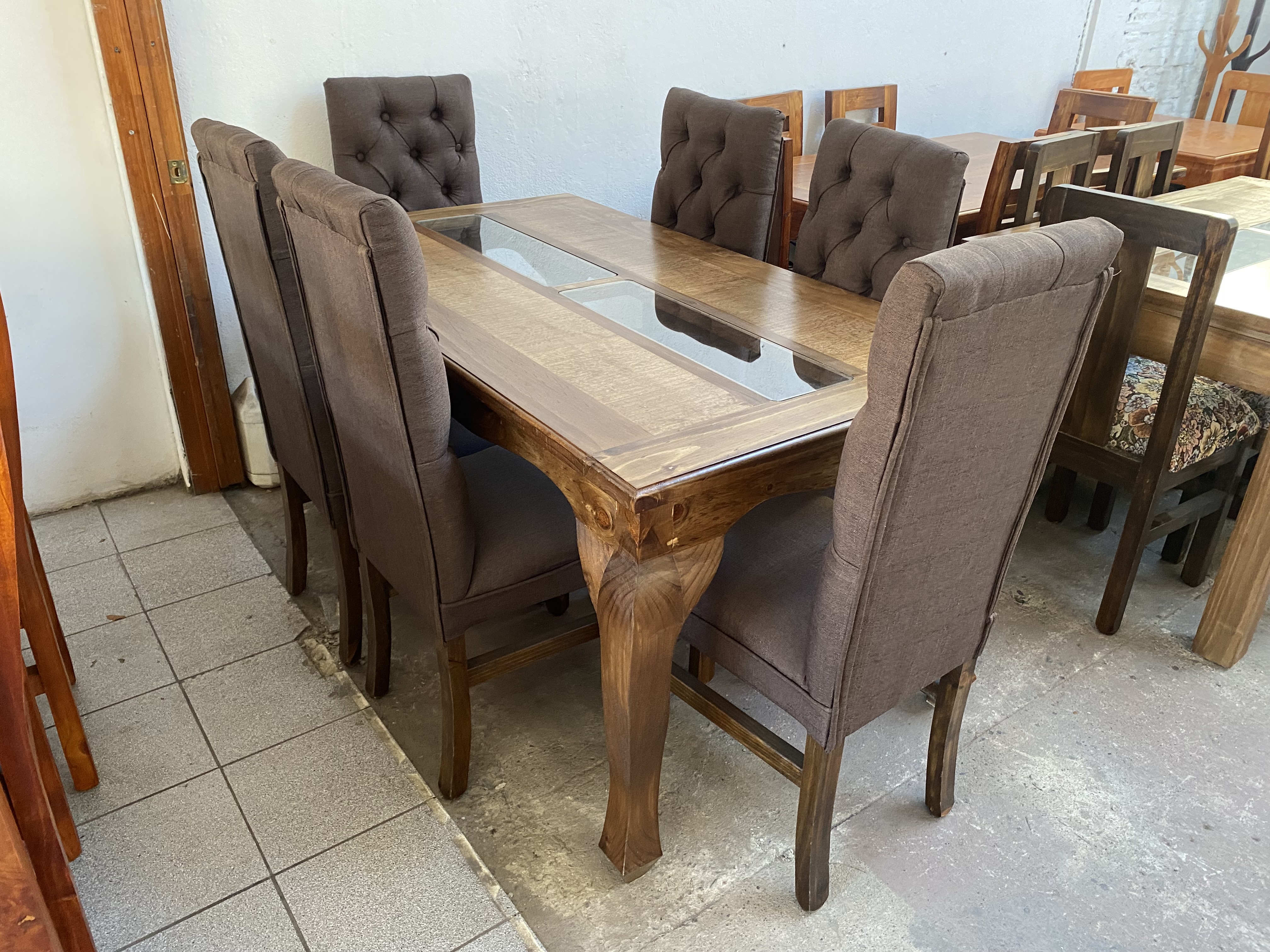 Comedor 6 sillas capitones de 12 botones - foto 4