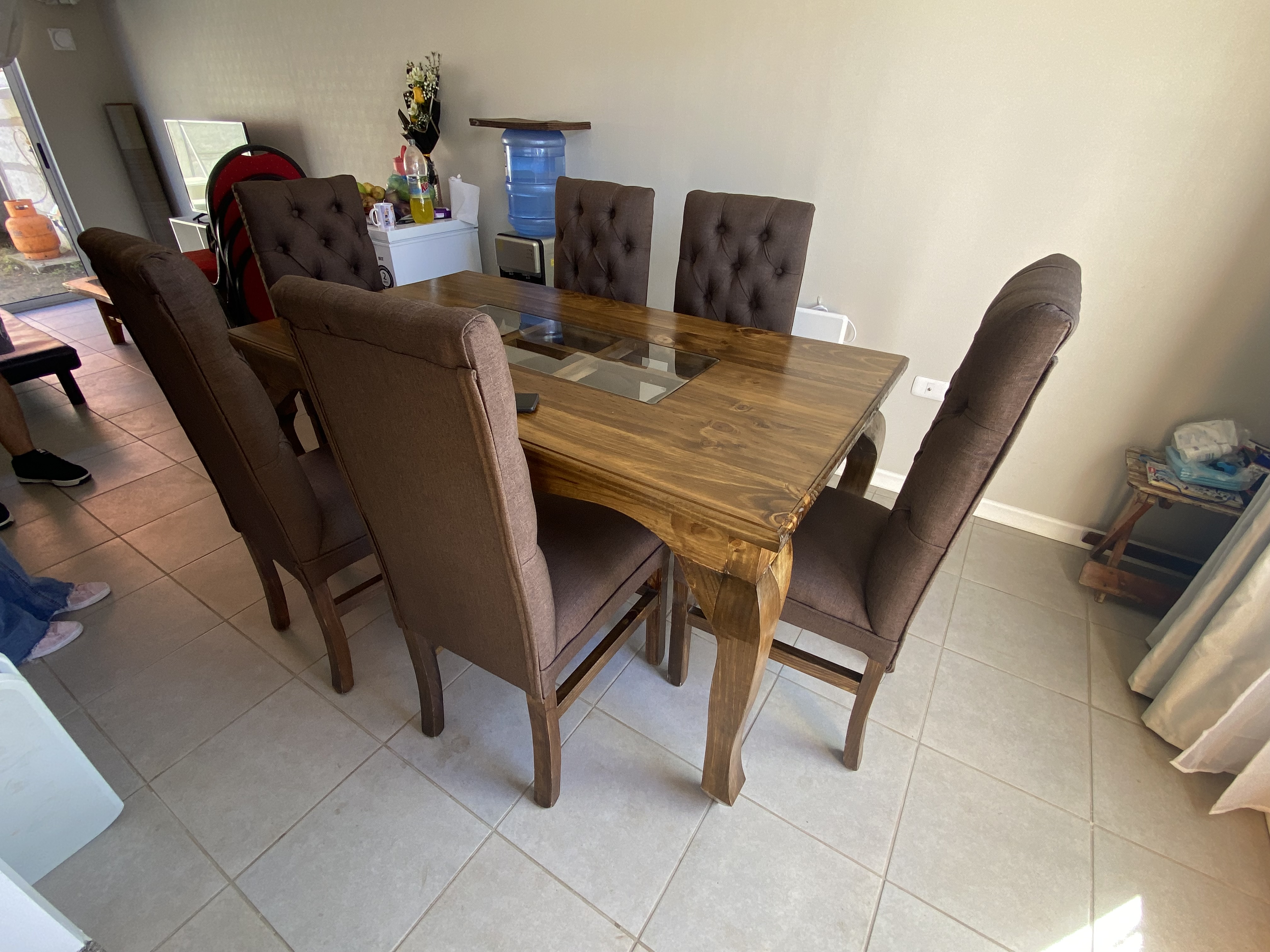 Comedor 6 sillas capitones de 12 botones - foto 4