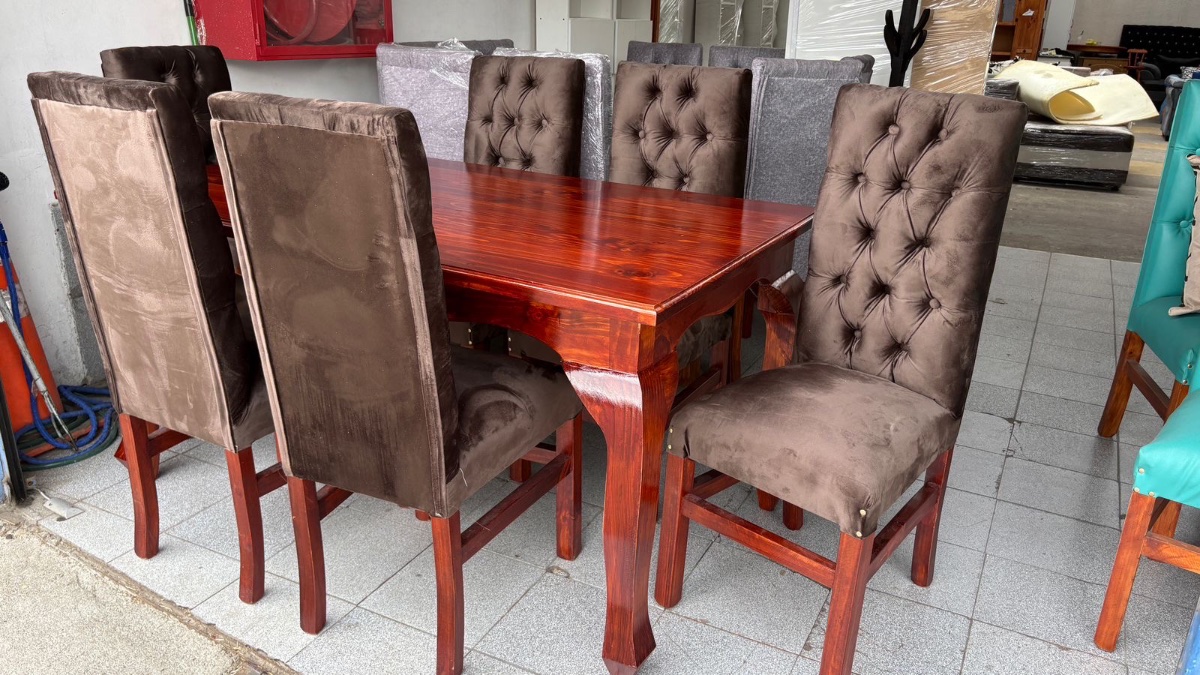 Comedor 6 sillas capitones de 12 botones