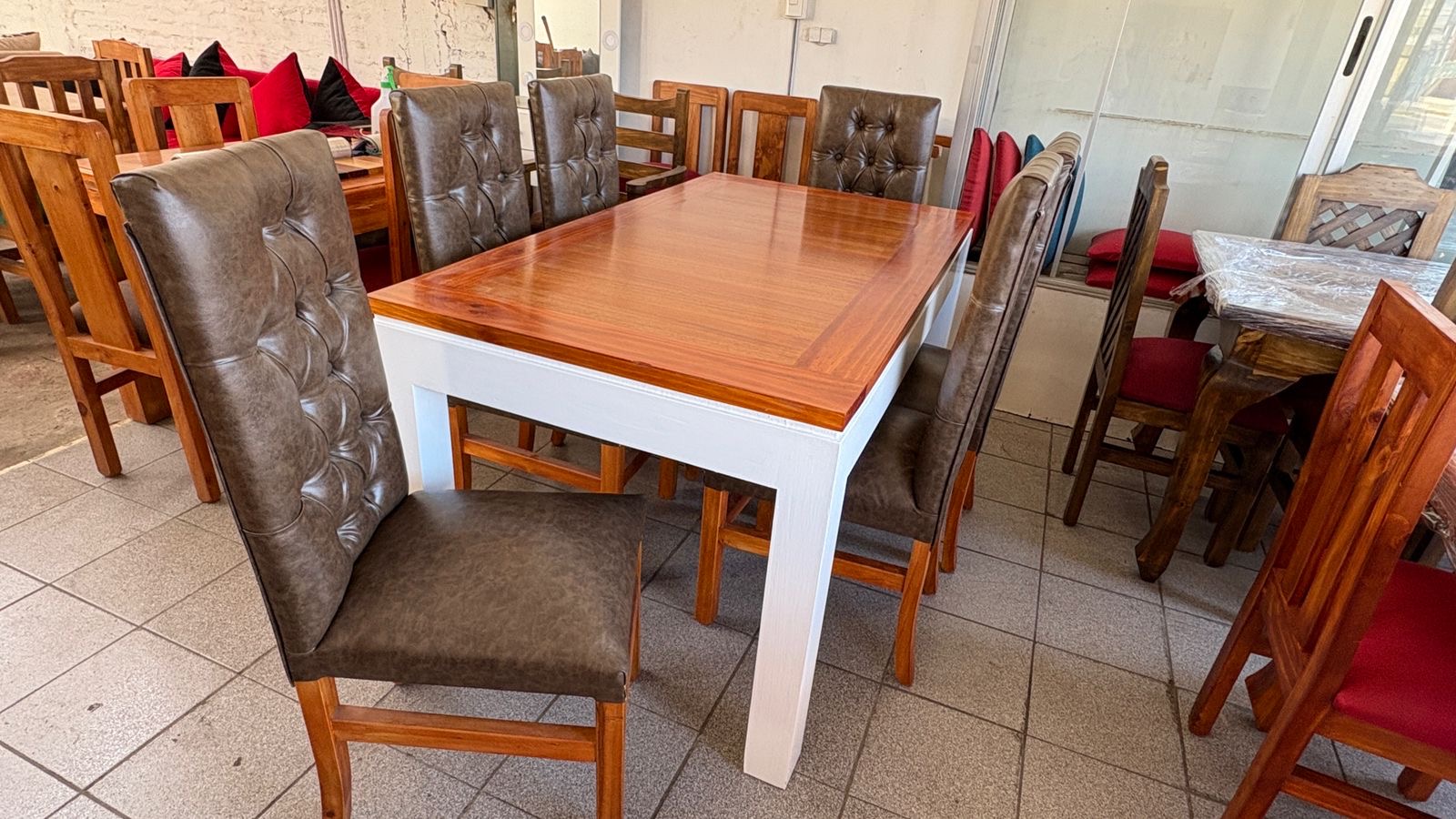 Comedor 6 sillas capitones 12 botones - foto 4