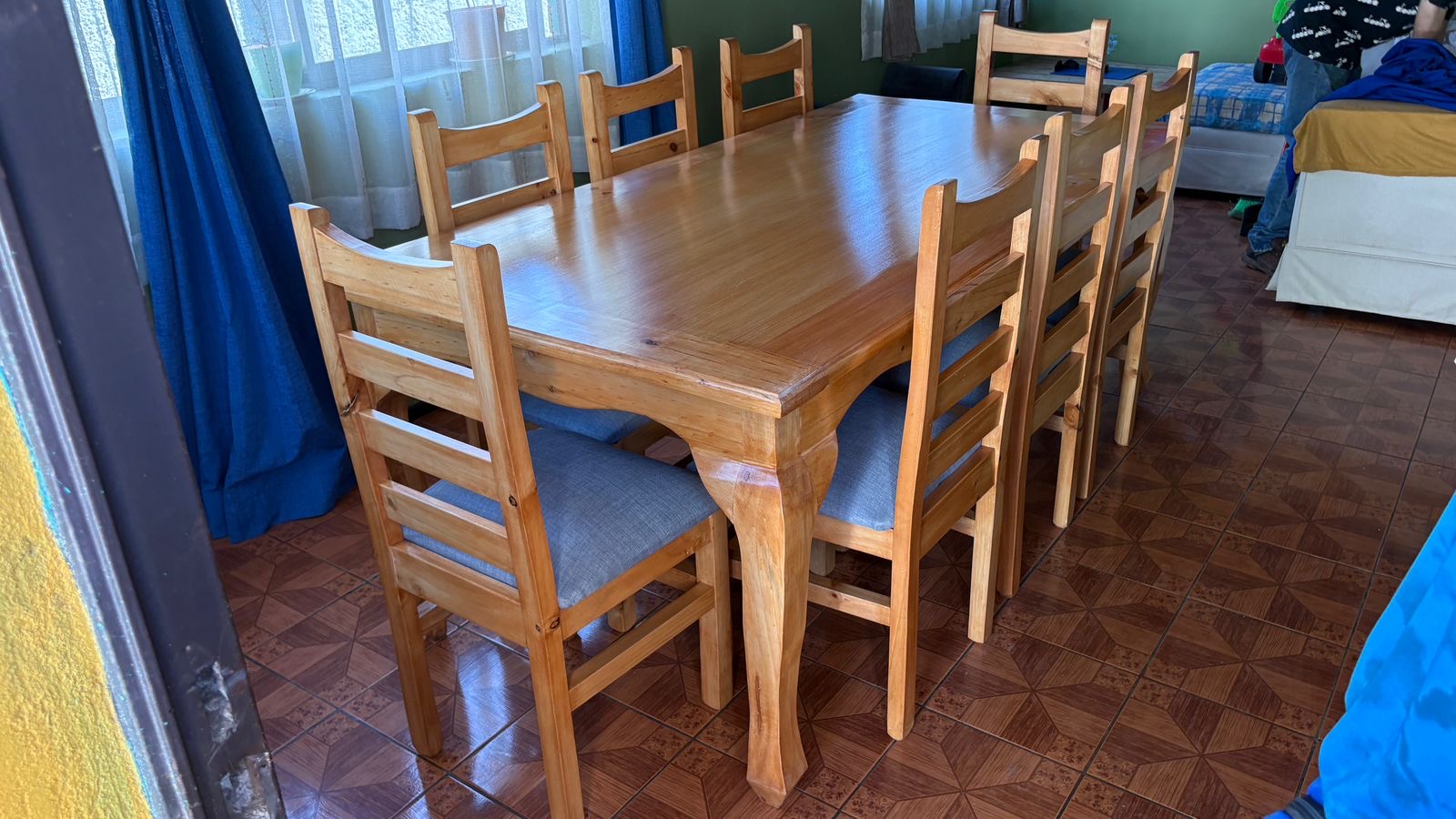 Comedor 8 sillas madera,placa - foto 2